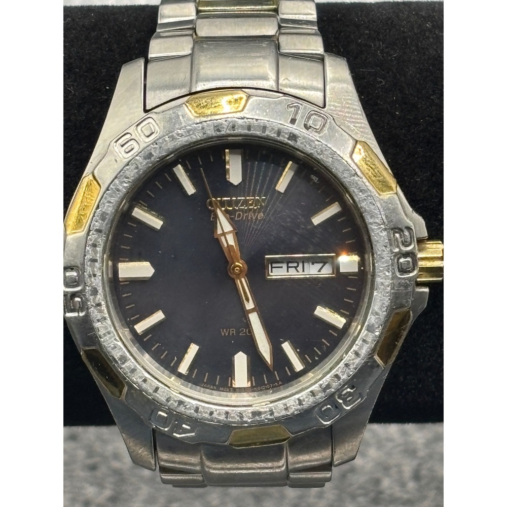 Citizen Eco‎ Drive WR200 Two Tone Stainless Steel Mens Watch Bilingual Day Date